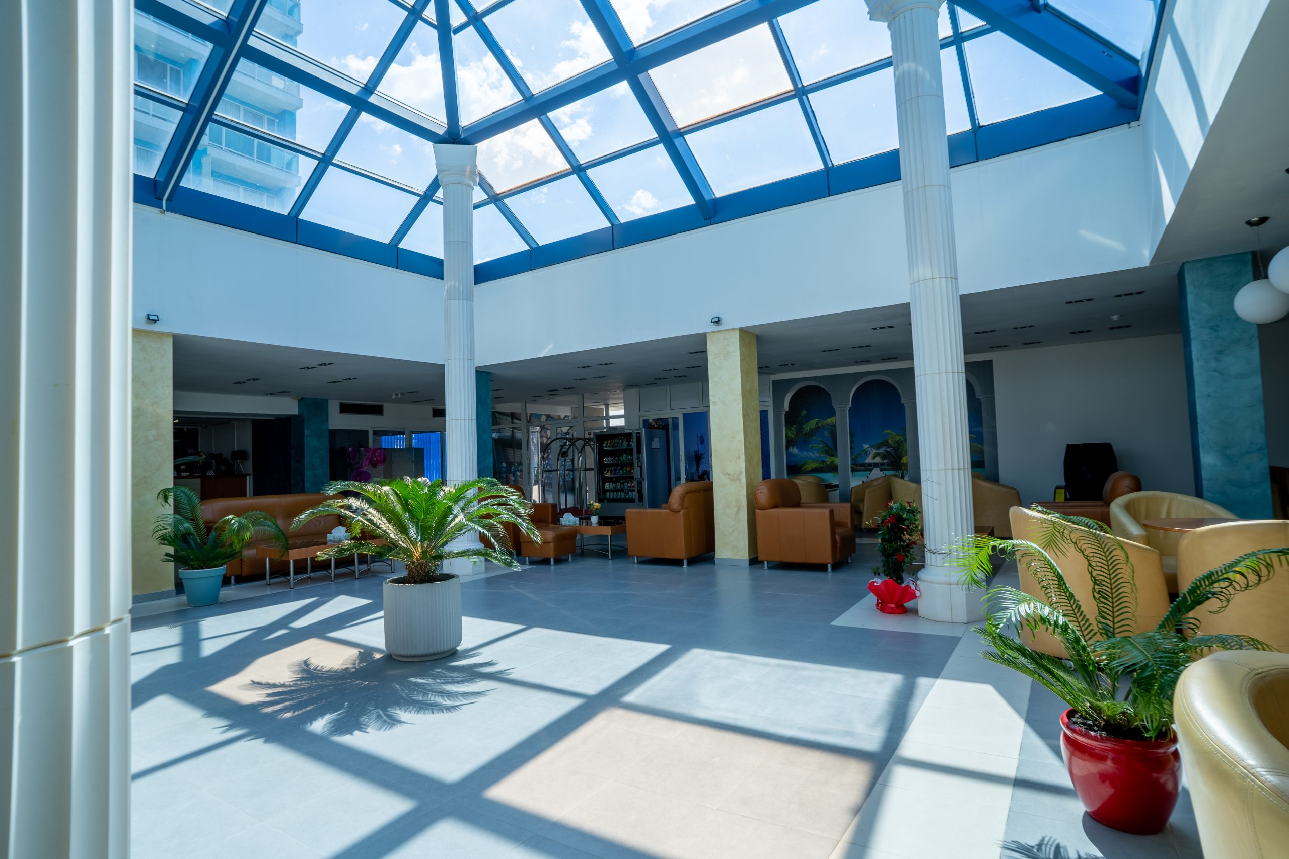 Recepție și zonă de relaxare la Hotel Sirena
